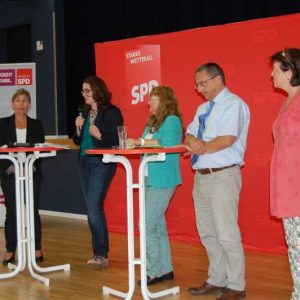 Podium mit Bettina Müller, Lisa Gnadl, Christine Jäger, Stefan Lux und Ulrike Pfeiffer-Pantring