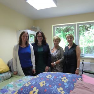 Auf dem Foto sehen Sie von links nach rechts: Dr. Daniela Neuschäfer, Lisa Gnadl, Tatjana Astachov und Petra Becker
