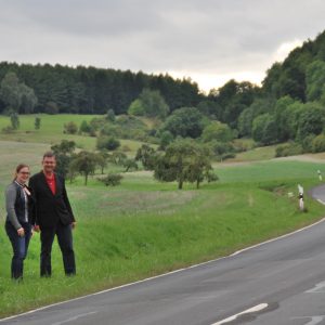 Carsten Krätschmer und Lisa Gnadl an der L3190