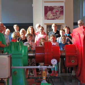Gruppenbild im Wasserkraftwerk Lißberg