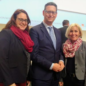 Lisa Gnadl und Bettina Müller zusammen mit SPD-Landeschef Thorsten Schäfer-Gümbel