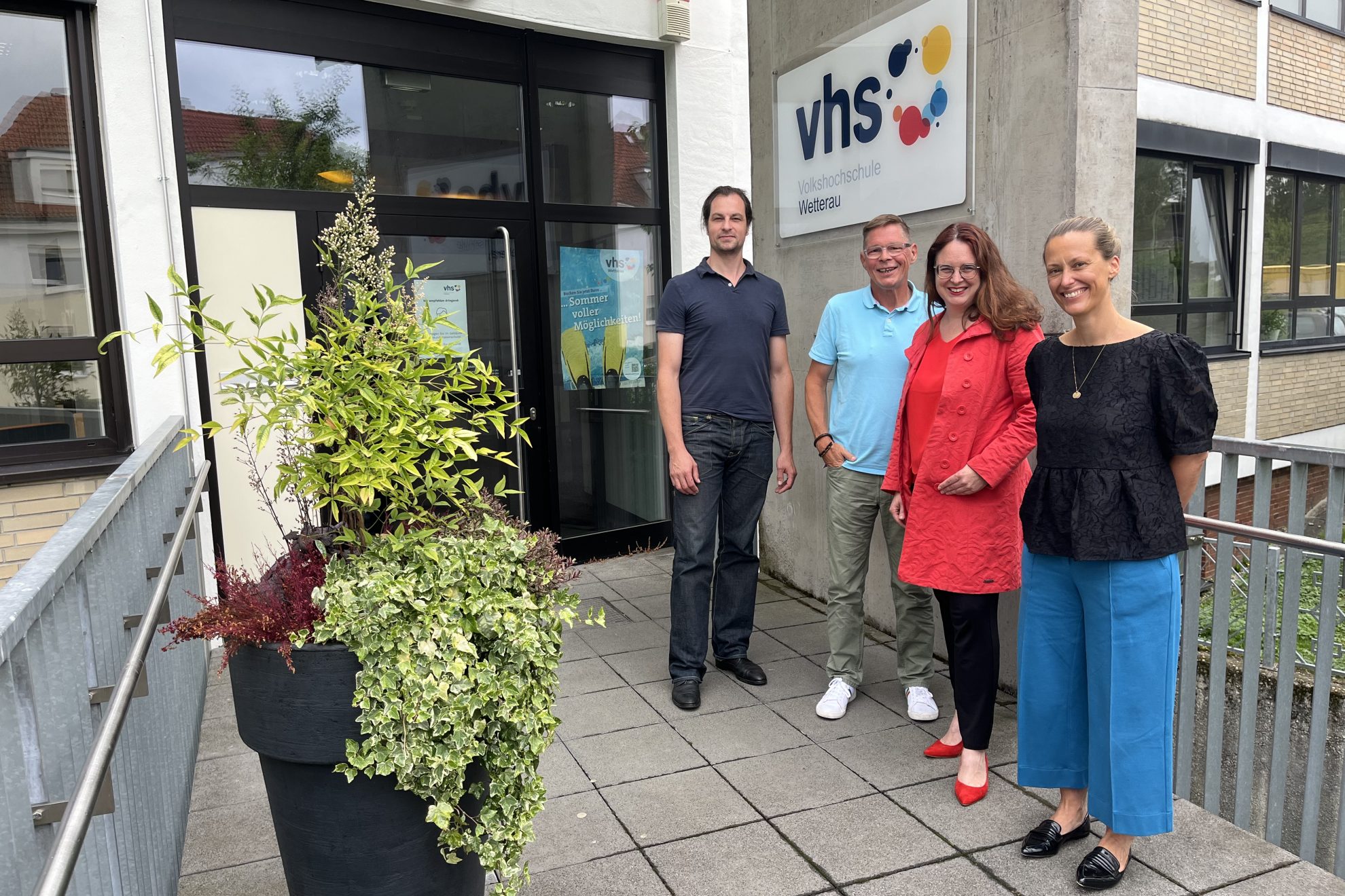 Lisa Gnadl besuchte gemeinsam mit dem bildungspolitischen Sprecher der Wetterauer SPD-Kreistagsfraktion Manfred Scheid-Varisco die Volkshochschule Wetterau